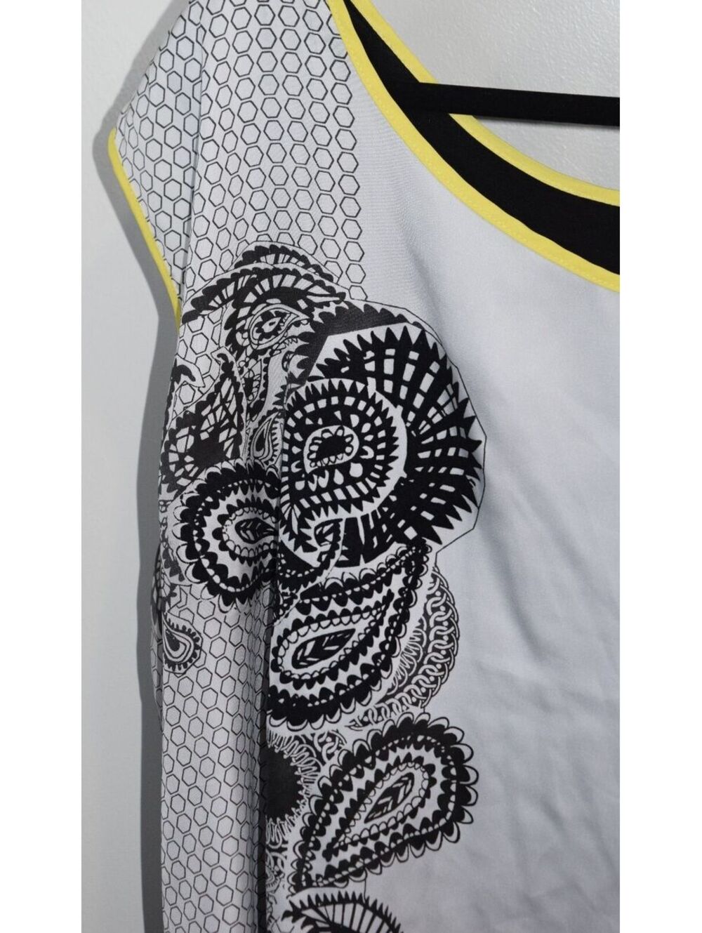 Worthington Sleeveless Black and White Paisley Print Blouse with Yellow Trim - Picture 4 of 7